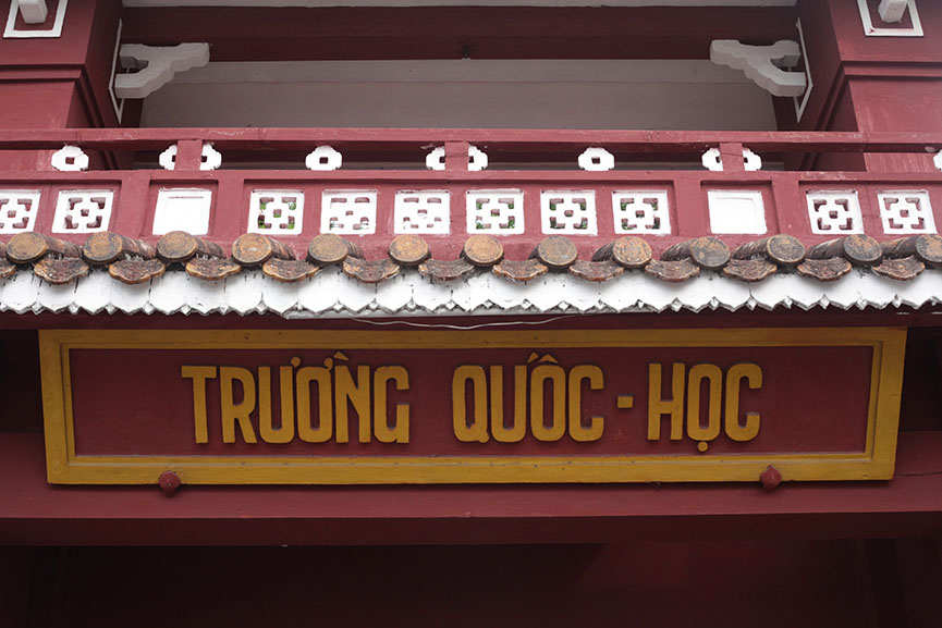 quoc hoc sign